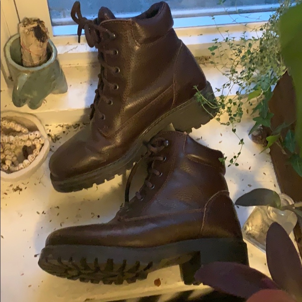 Bass lined leather boots 7.5W